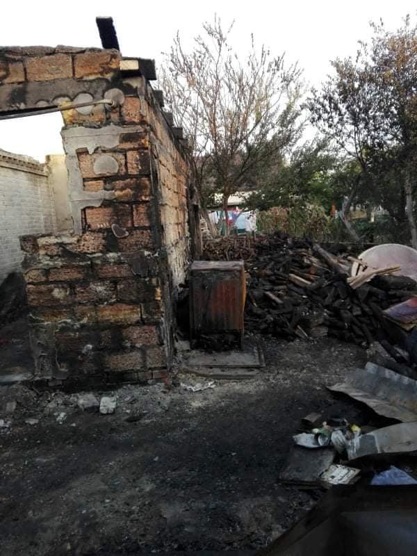 Просять допомогти родині з Ківерців, у якої вщент згорів будинок. ФОТО