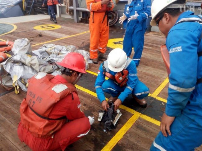 В Індонезії розбився пасажирський літак із 189 людьми на борту. ФОТО