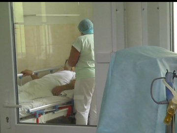 У лікарнях Волині із коронавірусом опинилися 38 осіб: серед них – 2 дітей та один медик