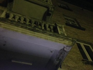 У Луцьку на голови перехожих падають балкони