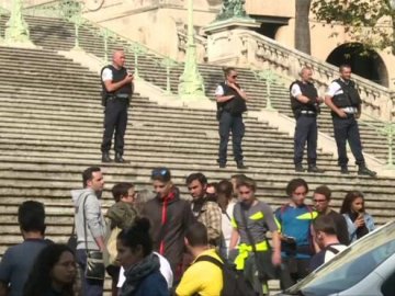 Трагедія у Франції:  нападник зарізав двох людей