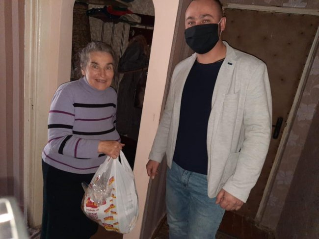 Як благодійники рятують самотніх жителів Володимира-Волинського на ізоляції