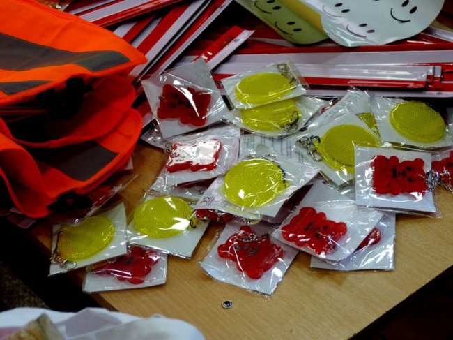 Патрульні подарували флікери волинським школярам. ФОТО