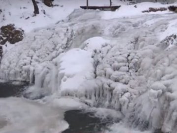 В Україні замерз водоспад