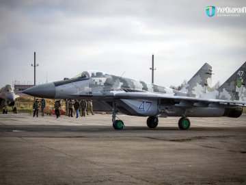 На Луцький військовий аеродром повернули відремонтований винищувач МіГ-29. ФОТО