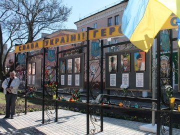 У Нововолинську офіційно відкрили пам’ятну дошку