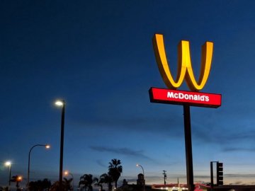 McDonald's вперше в історії змінив логотип 