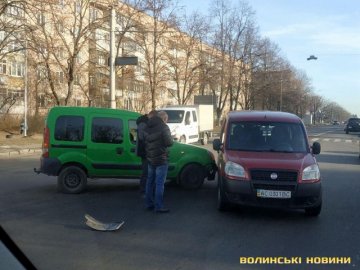 У Луцьку на Рівненській зіткнулися два автомобілі. ФОТО