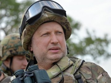 Російських вояків на кордоні з Україною майже 53 тисячі, - Турчинов