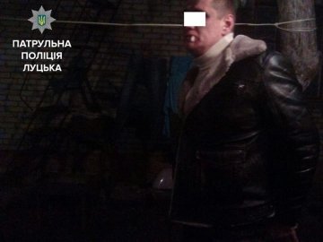 Випив, побив вікно, потрапив у поліцію: пригоди сімейного дебошира в Луцьку
