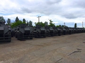 До України прибули 55 бронемашин