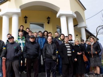 У Нововолинську революціонери блокують «Сбербанк Росії». ВІДЕО