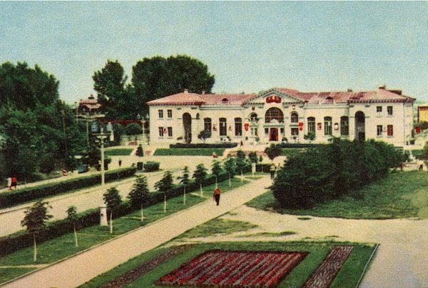 Такою була клумба біля вокзалу на зламі 1950-1960 років