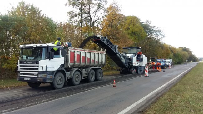 Почали ремонт однієї з найгірших ділянок дороги Луцьк-Рівне