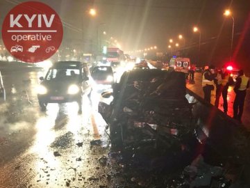 Масштабна аварія у Києві: 2 загиблих, 3 постраждалих. ФОТО