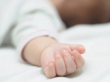 На Тернопільщині чоловік увірвався до квартири та викрав 4-місячне немовля 