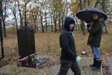Польські байкери наводили лад на волинському кладовищі. ФОТО