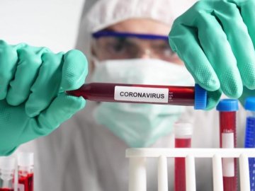 У Києві директорка школи з позитивним тестом на коронавірус ходила на роботу