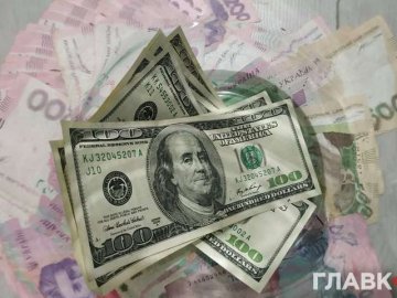 Монобанк помилився з курсом долара, щасливчики накупили валюти на 4,5 млн грн 