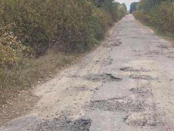 «Дорога… на той світ»: так називають автошлях між волинськими селами, який не ремонтували ще з радянських часів