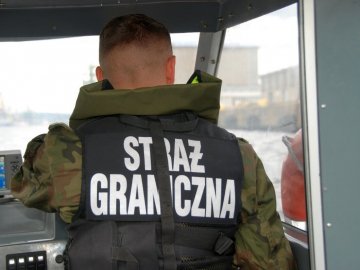 Польські митники затримали водія з України, який хотів перевезти контрабанду через кордон