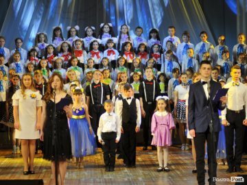 Концерт юних артистів у драмтеатрі: фотозвіт від Павла Березюка