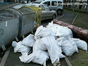 У Луцьку муніципали викрили нечупару, який викинув будівельне сміття та меблі на вулицю