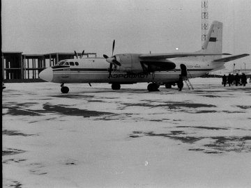 Показали один із перших пасажирських літаків в аеропорту «Луцьк-Крупа». РЕТРОФОТО