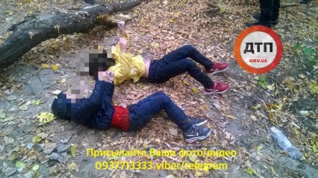 Матір схопила за голови і тримала під водою: подробиці страшного вбивства дітей у Києві. ФОТО 18+