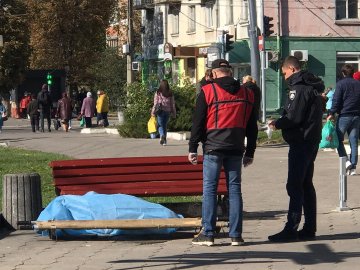У Луцьку посеред вулиці виявили тіло чоловіка