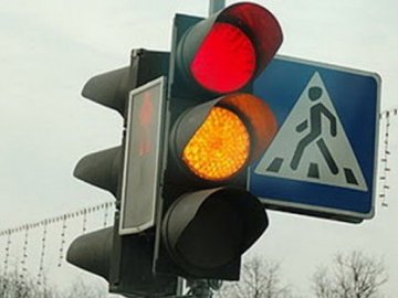 «Діти не можуть безпечно перейти  дорогу»: лучани просять встановити світлофор на Відродження