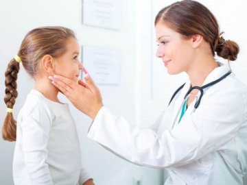 Про що запитати у лікаря перед видаленням мигдалин у дитини?*