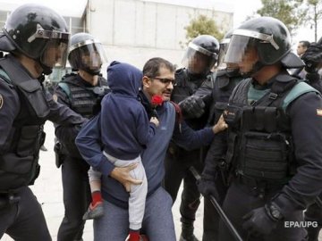 Сутички у Каталонії: постраждало понад 450 людей