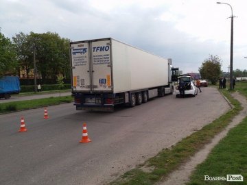 Аварія в Луцьку: вантажівка в'їхала в навчальне авто