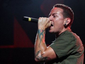 Соліст Linkin Park Честер Беннінгтон наклав на себе руки