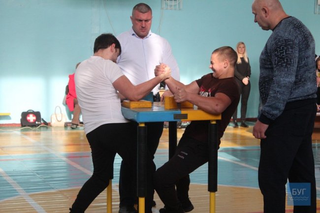 Як у Нововолинську проходив чемпіонат з армреслінгу. ФОТО