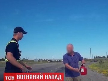 На трасі Київ – Харків водій намагався підпалити патрульних