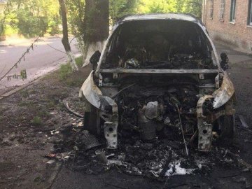 Невідомі спалили автівку головного редактора столичного телеканалу