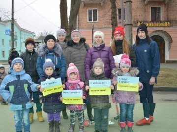 У Нововолинську - флешмоб «За Україну, за мир, за Надію»
