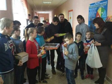 Волонтери привезли подарунки до реабілітаційного центру на Волині