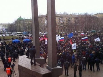 У Донецьку штурмують ОДА: заблоковані депутати і журналісти. ВІДЕО