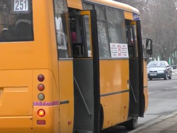 «Пашла вон»: у Луцьку водій вигнав з маршрутки матір і її сина-студента
