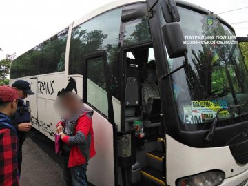 У Луцьку водій автобусу висадив пасажирів не на зупинці та отримав штраф. ФОТО