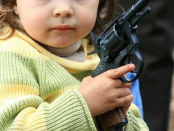 У волинську школу дитина принесла пістолет