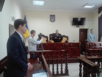 Суд зупинив провадження у справі щодо арешту рахунків ТзОВ «Полісся Трейд»