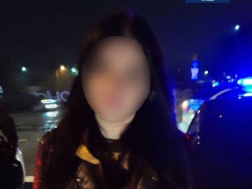 У Києві п'яна дівчина вкрала авто, щоб подивитися на новорічну ялинку