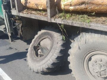 На Рівненщині колесо від вантажівки відірвало перехожому руку, чоловік помер