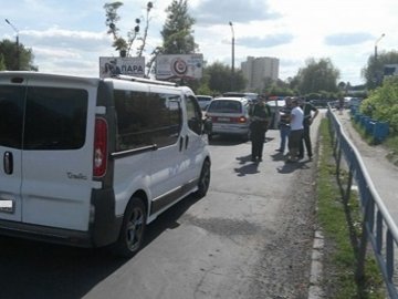 Аварія в Луцьку: на кільці не розминулися мікроавтобуси