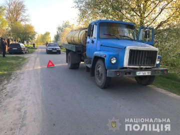 Трагедія на Рівненщині: сусід за кермом вантажівки збив 6-річну дитину. ФОТО