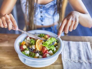 Як харчуватися у спеку: дієтологи радять